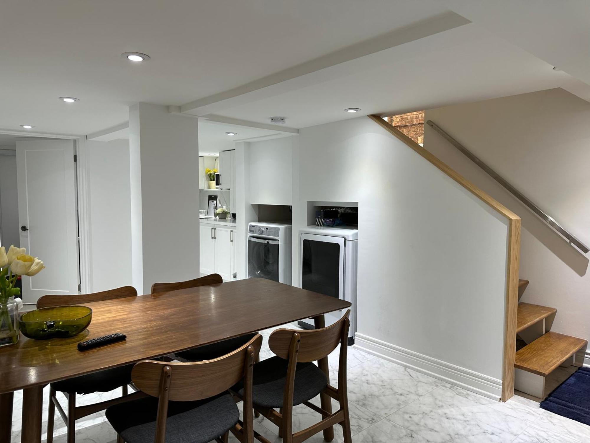 טורונטו Double Bedroom On Up Or 3 Bedrooms In Basement Near Eglinton Subway Station מראה חיצוני תמונה