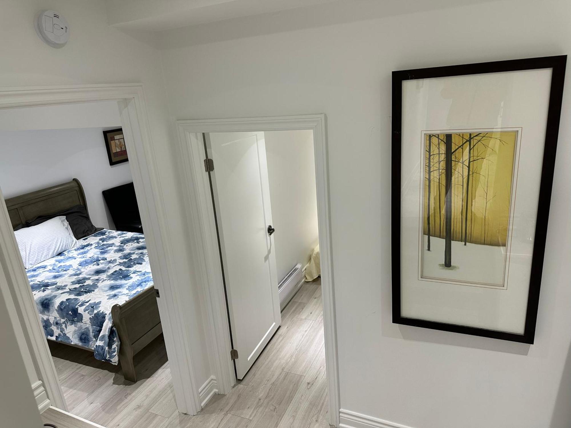 טורונטו Double Bedroom On Up Or 3 Bedrooms In Basement Near Eglinton Subway Station מראה חיצוני תמונה