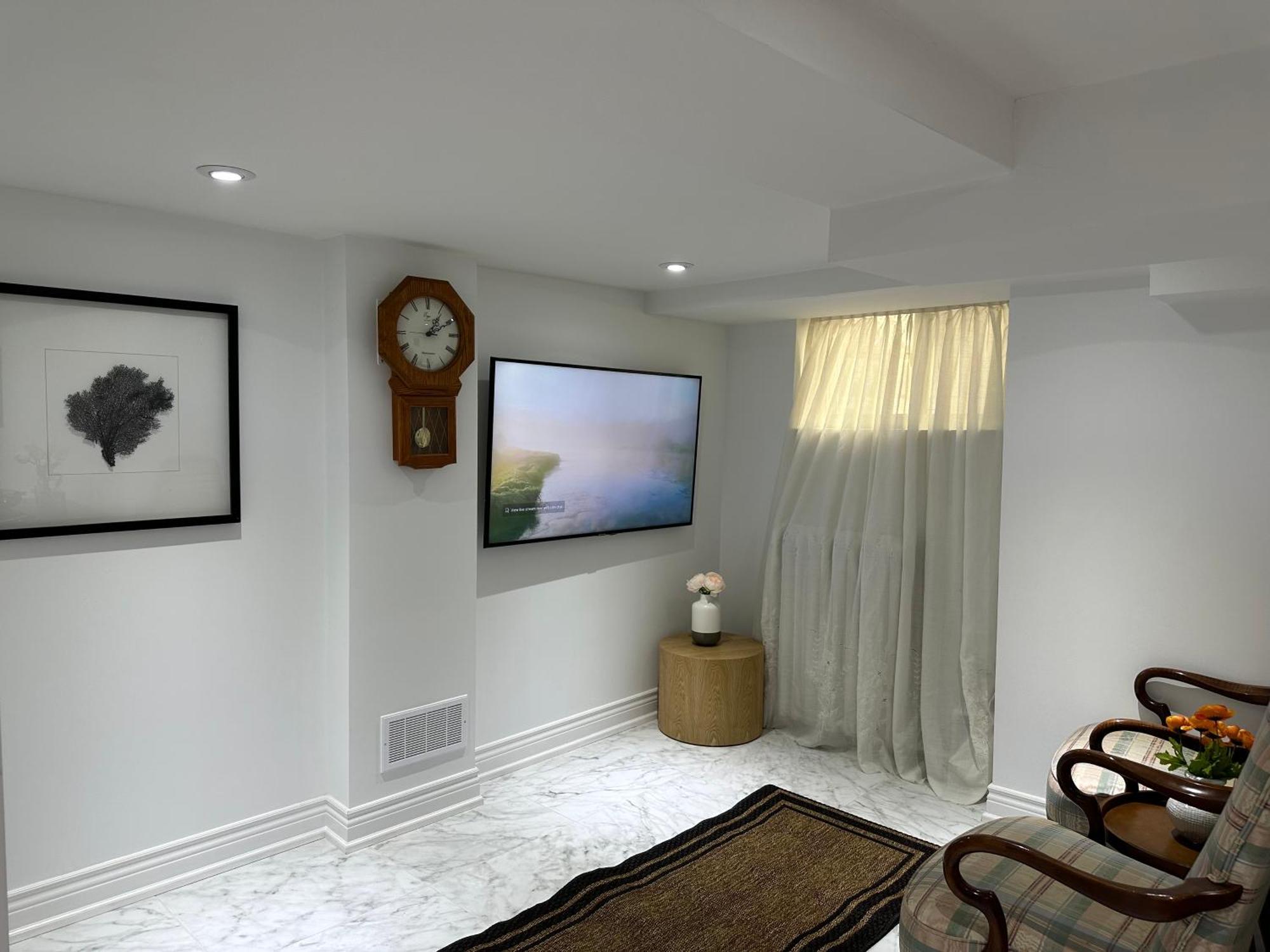 טורונטו Double Bedroom On Up Or 3 Bedrooms In Basement Near Eglinton Subway Station מראה חיצוני תמונה