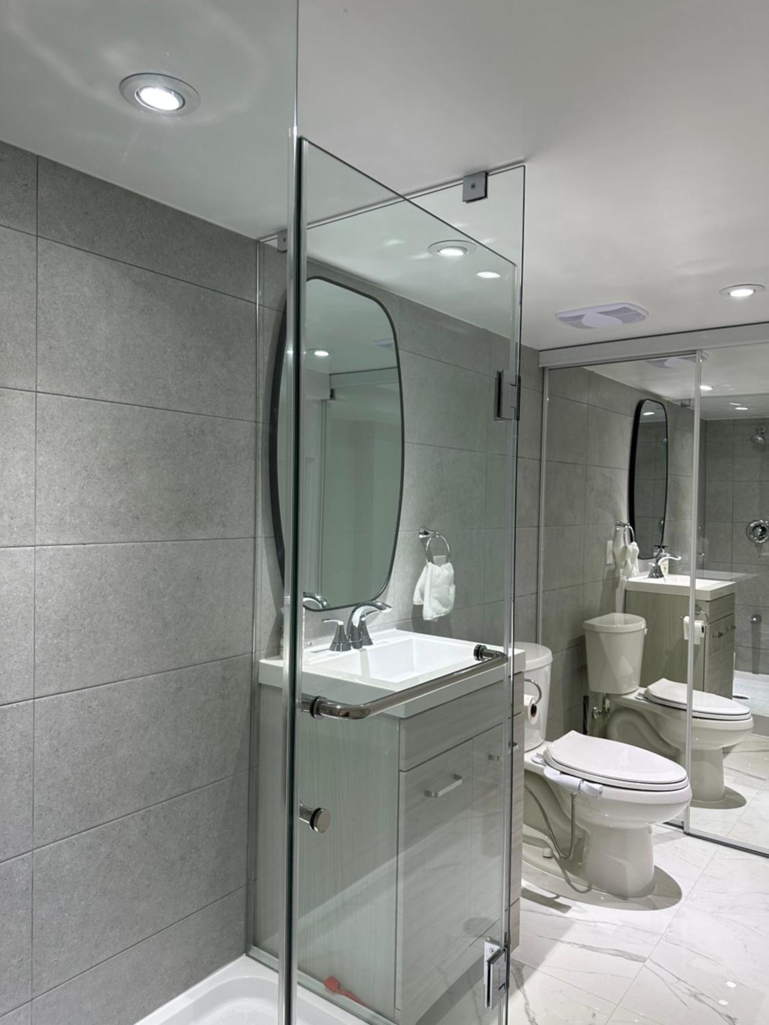 טורונטו Double Bedroom On Up Or 3 Bedrooms In Basement Near Eglinton Subway Station מראה חיצוני תמונה