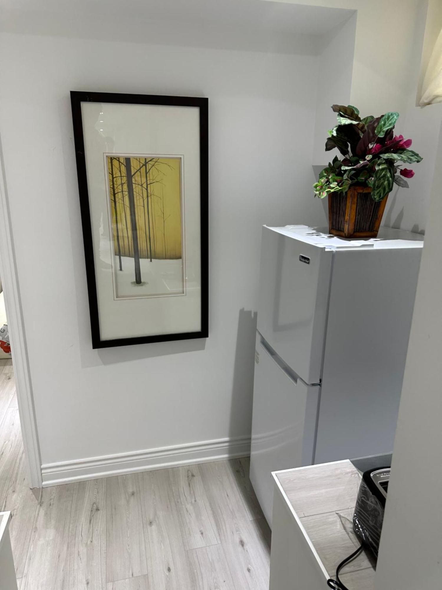 טורונטו Double Bedroom On Up Or 3 Bedrooms In Basement Near Eglinton Subway Station מראה חיצוני תמונה