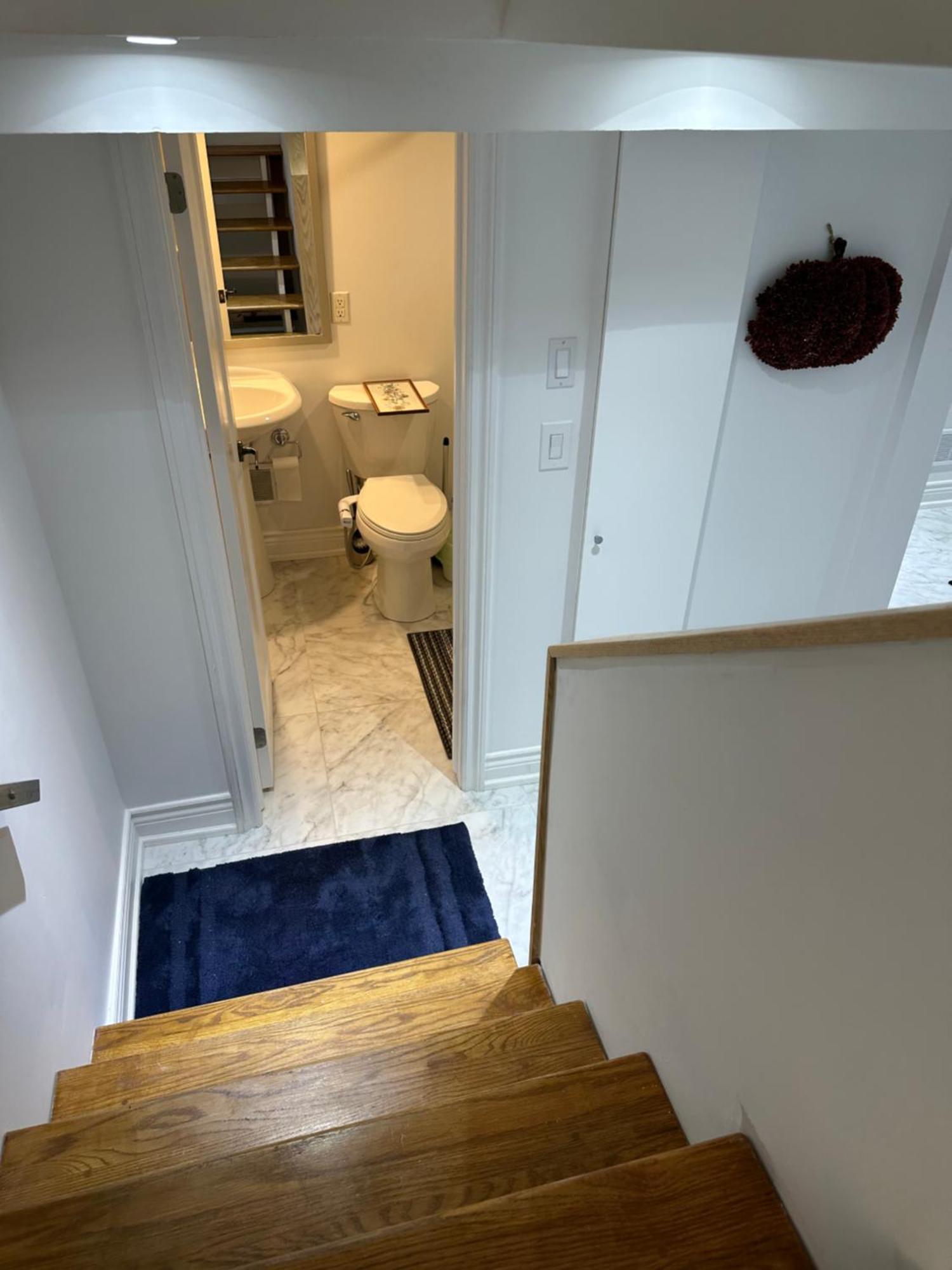 טורונטו Double Bedroom On Up Or 3 Bedrooms In Basement Near Eglinton Subway Station מראה חיצוני תמונה