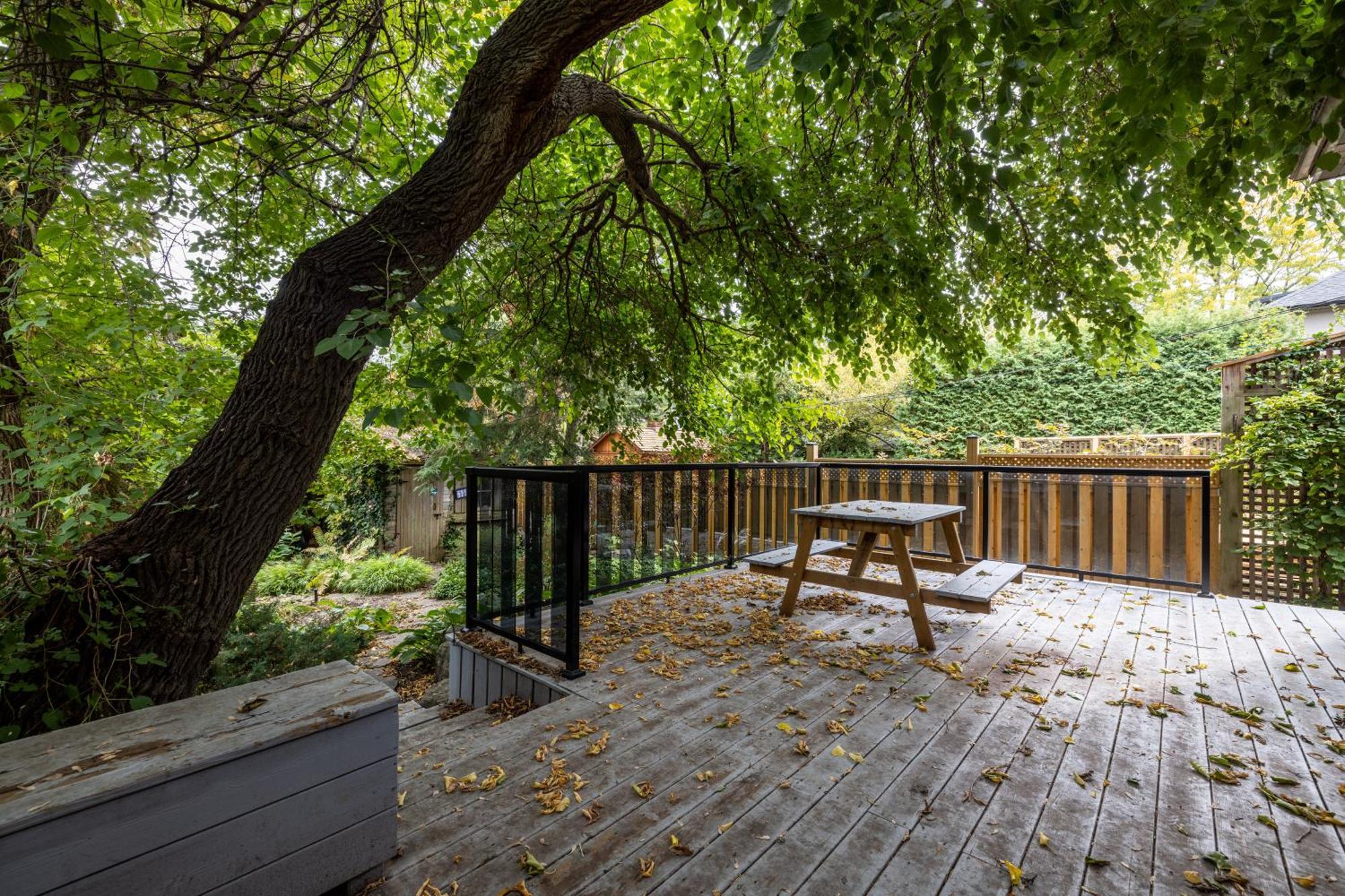 טורונטו Double Bedroom On Up Or 3 Bedrooms In Basement Near Eglinton Subway Station מראה חיצוני תמונה