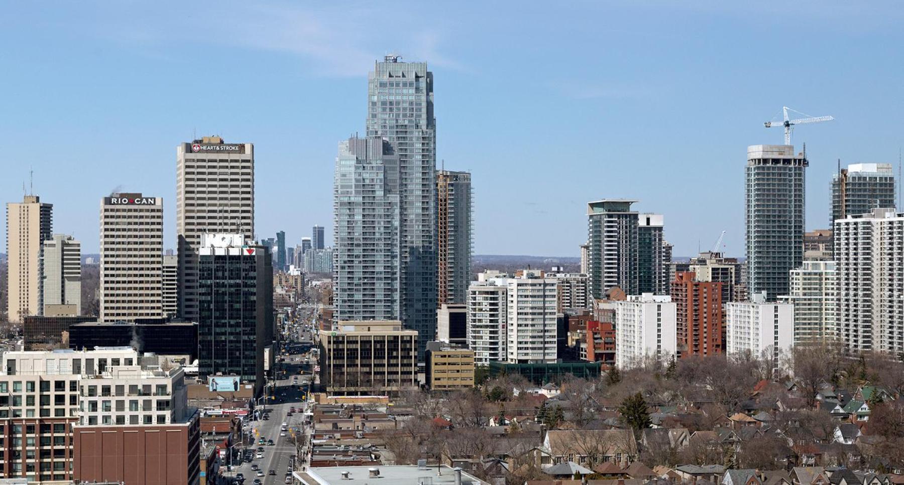טורונטו Double Bedroom On Up Or 3 Bedrooms In Basement Near Eglinton Subway Station מראה חיצוני תמונה